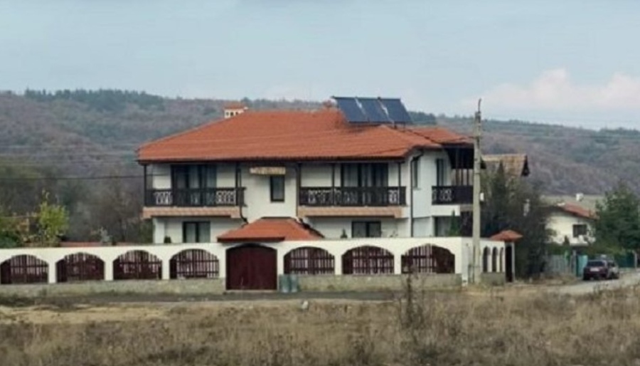 Съдийка лъсна с къща + басейн за 240 бона, вдигната с пари от Държавен фонд Земеделие